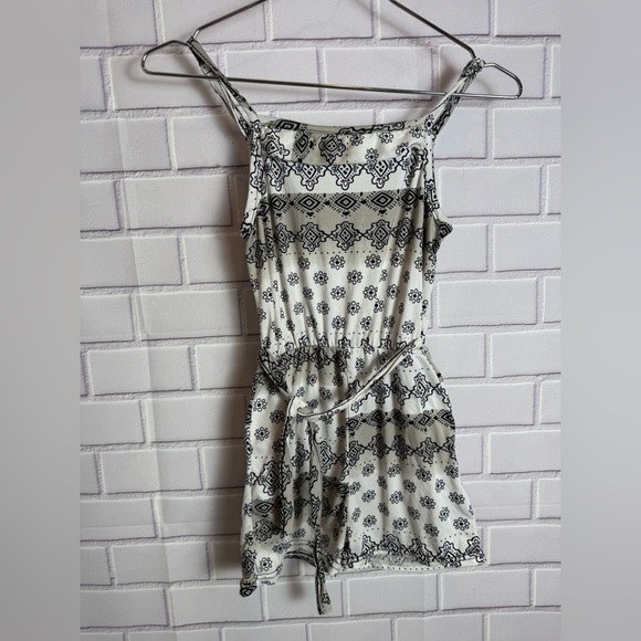 CONEY ISLAND Stylish Patterned romper/size 7-8 - Picture 3 of 10